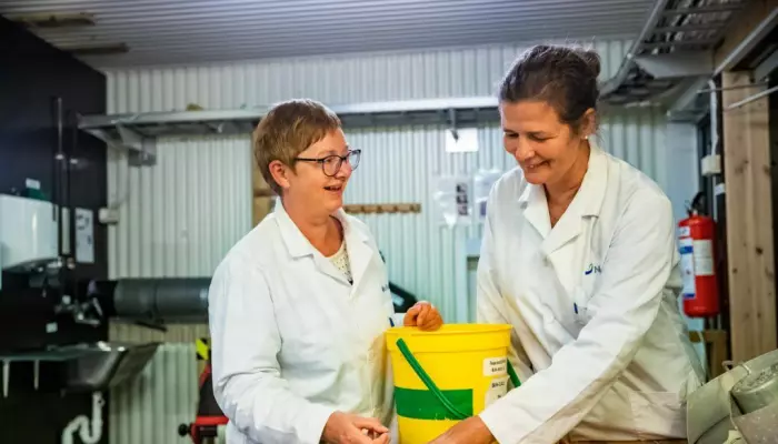 Senior scientists Trine Ytrestøyl (left) and Turid Synnøve Aas (right) in Nofima are among the authors of the report.