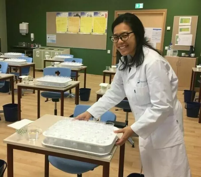 Ervina prepares samples for tests in a school class.