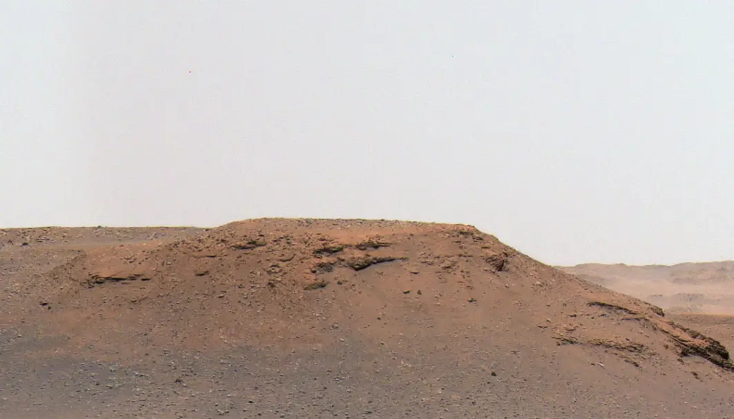 Her i Jezero-krateret skal Mars-roveren Perseverance lete etter tegn på liv, men også samle inn mineraler og støv som skal sendes tilbake til Jorden. Bildet er tatt 17. april. Her i Jezero-krateret skal Mars-roveren Perseverance lete etter tegn på liv, men også samle inn mineraler og støv som skal sendes tilbake til Jorden. Bildet er tatt 17. april.