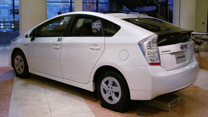 "Konsernsjefen i Toyota Norge etterlyser statlige insentiver for å få opp volumet av el-biler i Norge. Hybridbilen Toyota Prius ble tidligere denne måneden kåret til Årets Bil 2010 av Dagbladets jury. (Foto: Mytho88/Wikimedia Commons)" "Konsernsjefen i Toyota Norge etterlyser statlige insentiver for å få opp volumet av el-biler i Norge. Hybridbilen Toyota Prius ble tidligere denne måneden kåret til Årets Bil 2010 av Dagbladets jury. (Foto: Mytho88/Wikimedia Commons)"