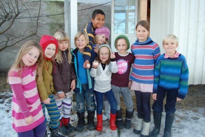Vilde, Edvarda, Aurora, Vetle, Jonathan, Vivian, Amalie, Alvilde, Lotta og Johan er de forundrede 2.klassingene på Steinerskolen på Rotvoll. (Foto: Berit Glasø) Vilde, Edvarda, Aurora, Vetle, Jonathan, Vivian, Amalie, Alvilde, Lotta og Johan er de forundrede 2.klassingene på Steinerskolen på Rotvoll. (Foto: Berit Glasø)