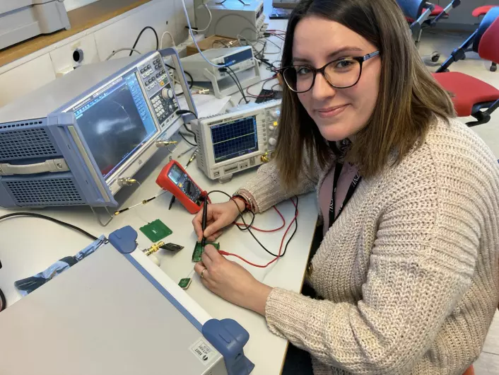 Medical electronics: Sandra Yuste Murioz is a doctoral candidate at NTNU’s Department of Electronic Systems. She is part of the research group that is developing wireless communication between the brain and prostheses.