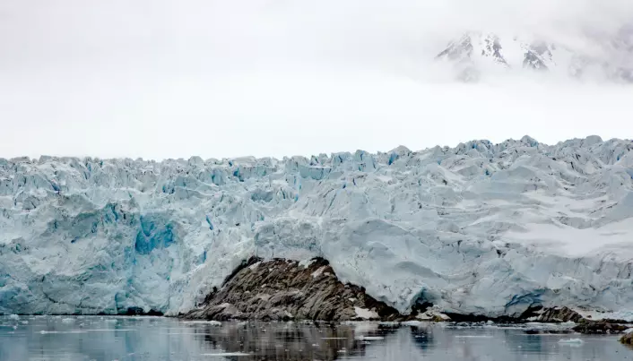 Forskeren er opptatt av å formidle hva isbreer betyr for klima og miljø. Her er Smeerenburgerbreen på Spitsbergen, Svalbard.