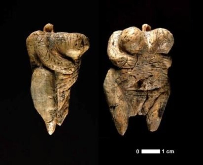 "Hohle Fels Venus, minst 35 000 år gammel. (Foto: H. Jensen; Copyright University of Tubingen)" "Hohle Fels Venus, minst 35 000 år gammel. (Foto: H. Jensen; Copyright University of Tubingen)"