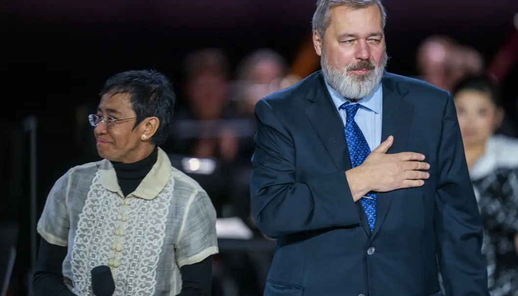Årets internasjonale pressefrihetsindeks ble lagt fram på Nobels Fredssenter på pressefrihetens dag 3. mai. Det markeres med et arrangement inne i utstillingen om de to fredsprisvinnerne Dmitrij Muratov og Maria Ressa. Her er de to journalistene under fredspriskonserten i desember i fjor. Årets internasjonale pressefrihetsindeks ble lagt fram på Nobels Fredssenter på pressefrihetens dag 3. mai. Det markeres med et arrangement inne i utstillingen om de to fredsprisvinnerne Dmitrij Muratov og Maria Ressa. Her er de to journalistene under fredspriskonserten i desember i fjor.