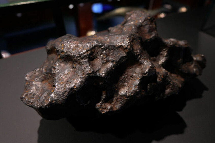 Det har blitt funnet titusener av meteoritter på jorda. Jernmeteoritter skiller seg ut. De er tunge, blanke og magnetiske.