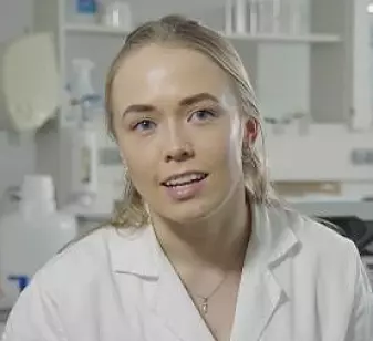Astrid Randem Lunde er masterstudent i bioteknologi ved NMBU og del av prosjektet som forsker på mikroorganismer i Oslofjorden.
