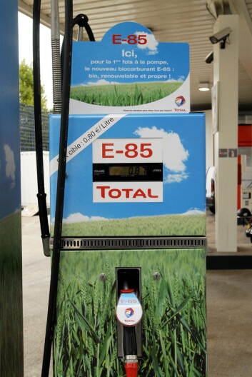 "Det er i dag mulig å kjøpe E85, som er 85 prosent etanol og 15 prosent vanlig bensin på rundt tjue stasjoner i Norge. (Illustrasjonsfoto: www.colourbox.no)" "Det er i dag mulig å kjøpe E85, som er 85 prosent etanol og 15 prosent vanlig bensin på rundt tjue stasjoner i Norge. (Illustrasjonsfoto: www.colourbox.no)"