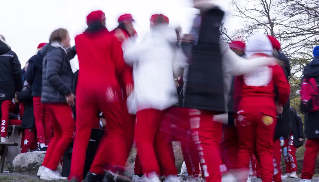 Forsker Eivind Grip Fjær forklarer at jentene hverken ville virke dømmende overfor andre eller virke som en som hadde vært med på de mest ekstreme tingene i russetiden. Forsker Eivind Grip Fjær forklarer at jentene hverken ville virke dømmende overfor andre eller virke som en som hadde vært med på de mest ekstreme tingene i russetiden.
