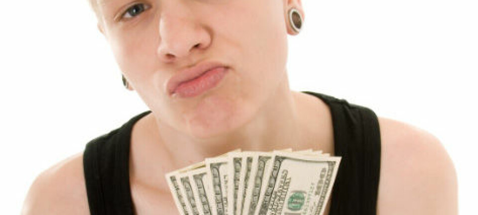 Gutter mener de fortjener mer penger enn det jenter gjør. (Foto: Colourbox)