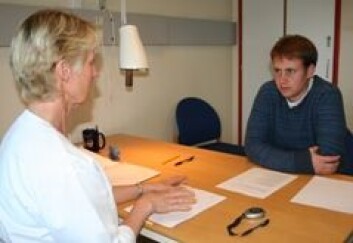 Vegard (28) er tidligere kreftpasient og deltar i et forskningsprosjekt. Her testes hukommelse og konsentrasjon. (Foto: Elin Fugelsnes) Vegard (28) er tidligere kreftpasient og deltar i et forskningsprosjekt. Her testes hukommelse og konsentrasjon. (Foto: Elin Fugelsnes)
