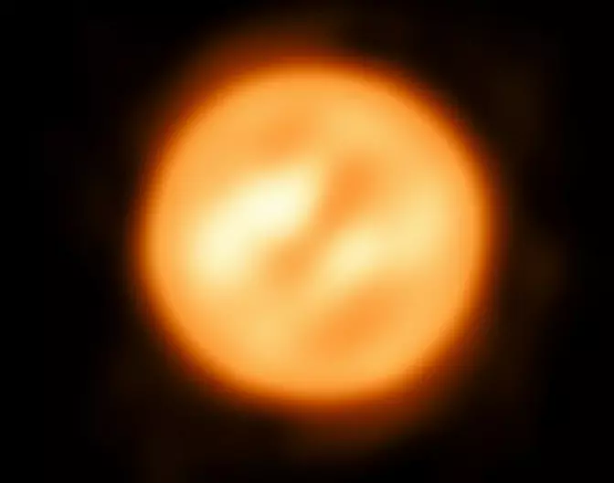 Den røde superkjempen Antares. Dette er det skarpeste bildet som noen gang har blitt tatt av en annen stjerne enn sola.