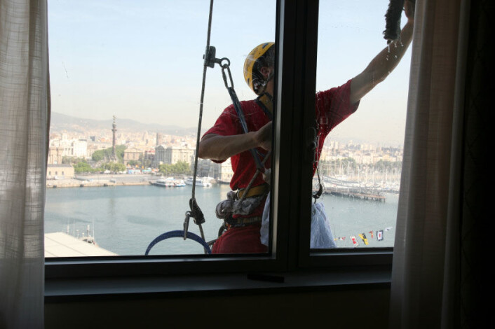 Spania har tatt i mot to millioner arbeidsinnvandrere fra Latin-Amerika. Mange har fått jobber som er dårligere betalt enn kvalifikasjonene hjemmefra skulle tilsi. (Foto: iStockphoto) Spania har tatt i mot to millioner arbeidsinnvandrere fra Latin-Amerika. Mange har fått jobber som er dårligere betalt enn kvalifikasjonene hjemmefra skulle tilsi. (Foto: iStockphoto)