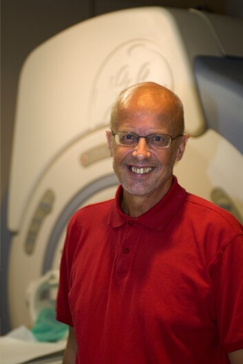 Professor Kenneth Hugdahl ved Universitetet i Bergen forsker på hørselshallusinasjoner hos schizofreni-pasienter. (Foto: P.E. Lilletun) Professor Kenneth Hugdahl ved Universitetet i Bergen forsker på hørselshallusinasjoner hos schizofreni-pasienter. (Foto: P.E. Lilletun)