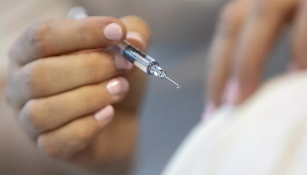 Et eventuelt vaksinasjonsprogram for voksne kan inneholde influensavaksine, pneumokokkvaksine og en kombinert boostervaksine mot difteri, stivkrampe, kikhoste og polio.