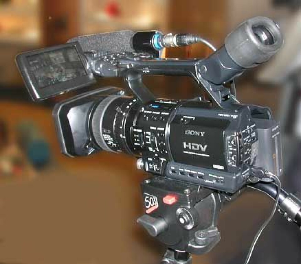 'Sonys nye tre-brikkers HDR-FX1 som filmer 1080i HDTV i HDV-formatet ble vist for første gang på IBC-messen.'