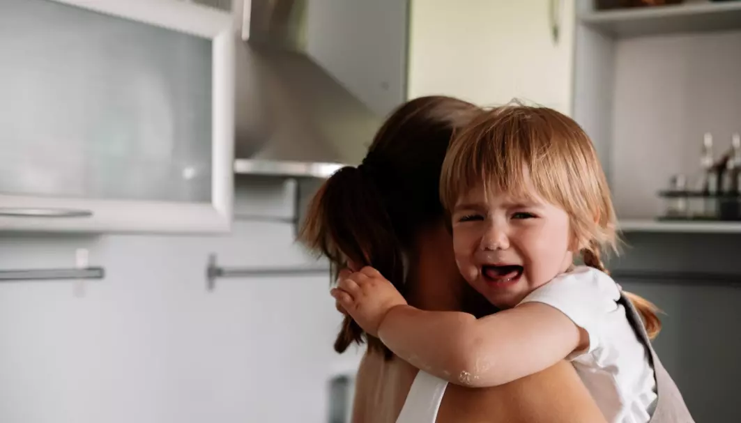 Det er typisk at små barn gråter. At små barn gråter i smerte fordi de har fått en mystisk betennelse i leveren er mer utypisk, og forskere jobber nå med å løse gåten.