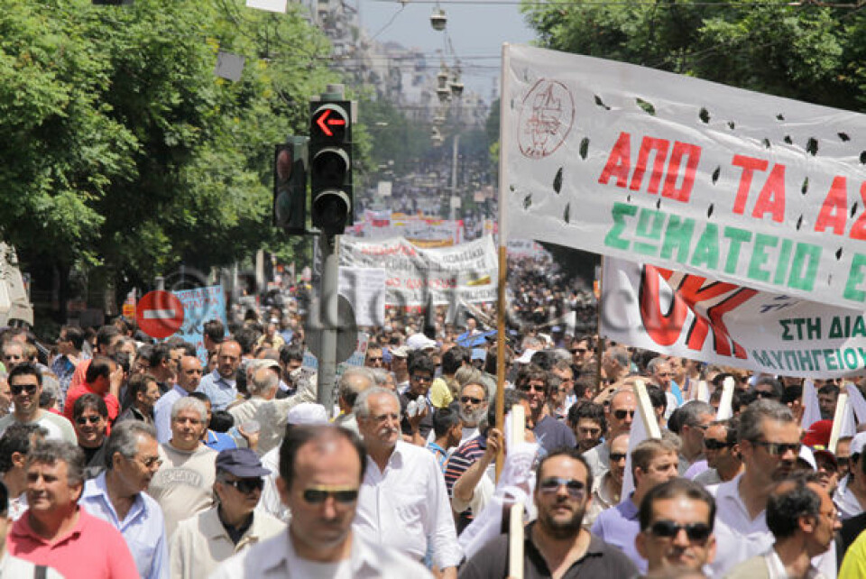 'Streikene i Hellas i mai  var uttrykk for misnøye med landets innstrammede finanspolitikk. Økonomene mener alternativet er langt verre, både for Hellas og for Europa. (Foto: Rude Cech/Flickr Creative Commons)'