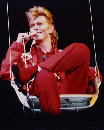 David Bowie på den tyske musikkfestivalen Rock am Ring i 1987. (Foto: Wikimedia Commons, se lisens her.) David Bowie på den tyske musikkfestivalen Rock am Ring i 1987. (Foto: Wikimedia Commons, se lisens her.)