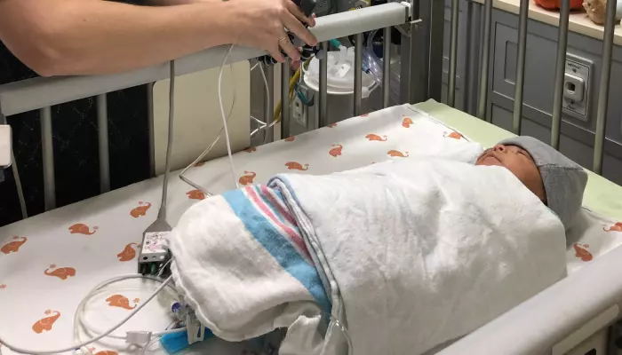 Video av for tidlig fødte babyer hjalp mødrene å pumpe brystmelk