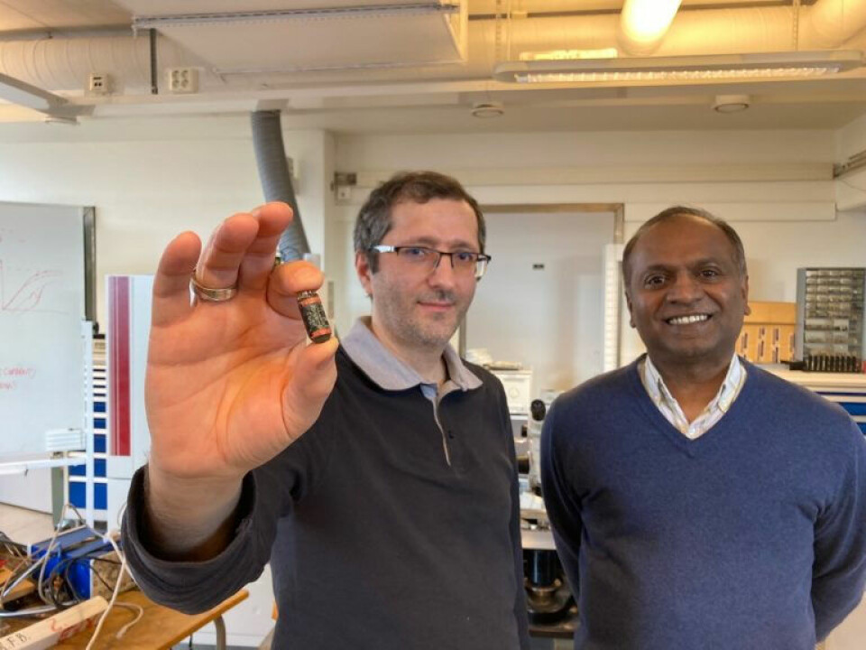 Researcher Ali Khalegi holding the pill, and professor Ilangko Balasingham.