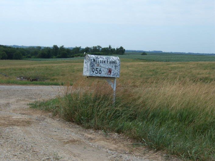 "Utvandrernes norske egenart ble fort visket ut. Mange av dem tok etternavnet Nelson, et av få vitnesbyrd som er igjen. Her fra Troy, Kansas. (Foto: Erik Aalvik Evensen)" "Utvandrernes norske egenart ble fort visket ut. Mange av dem tok etternavnet Nelson, et av få vitnesbyrd som er igjen. Her fra Troy, Kansas. (Foto: Erik Aalvik Evensen)"