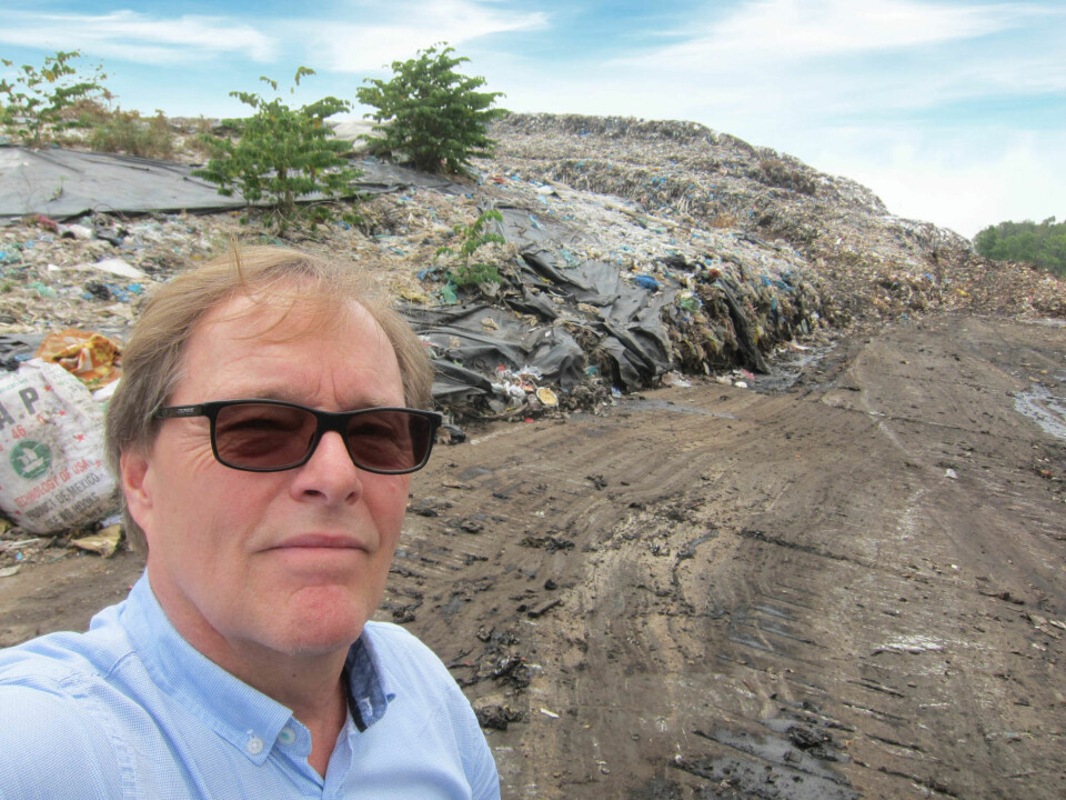 Using plastic waste as an alternative energy source to coal will prevent the accumulation of mountains of plastic like this. Less plastic will then be broken down to constitute a constant source of microplastic discharges to the oceans. SINTEF researcher Kåre Helge Karstensen (pictured here) wants to do something about it.
