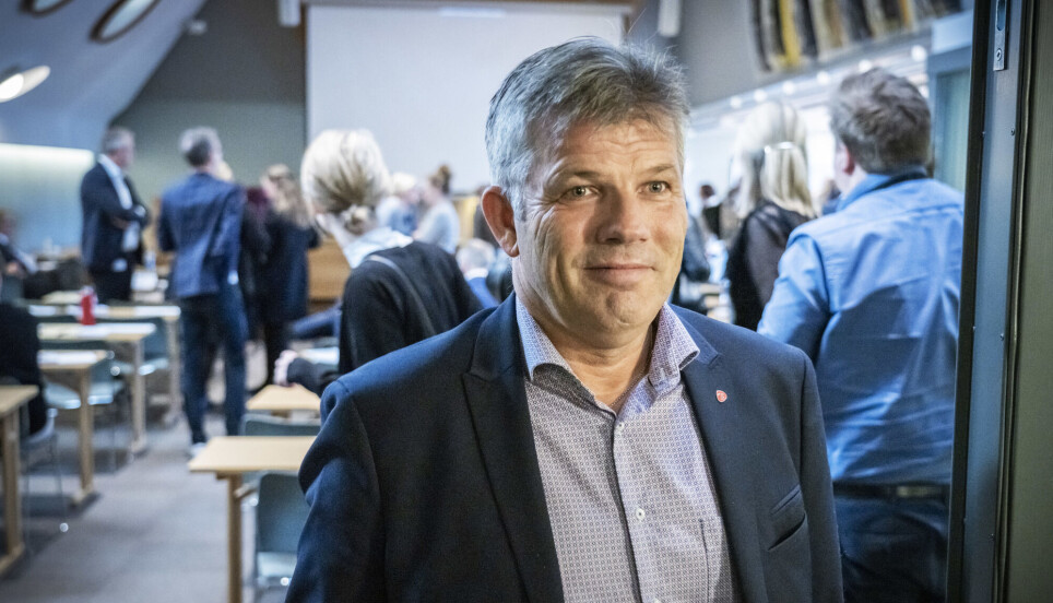 Fiskeri- og havminister Bjørnar Skjæran (Ap) sier næringslivet spiller en nøkkelrolle i å styrke Norges posisjon innenfor sjømat og skipsfart. Nå får elleve prosjekter for bærekraftig havbruk og utslippskutt fra skip får til sammen 100 millioner kroner til forskning og innovasjon.