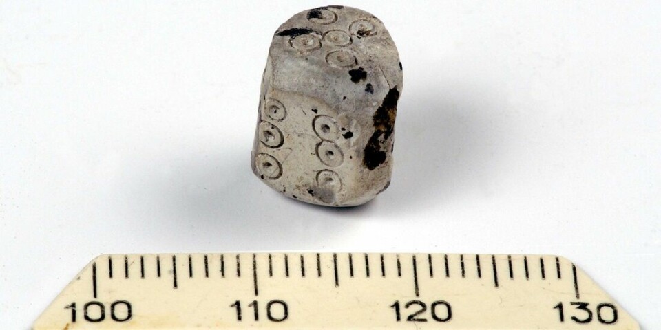 New analyses show that ivory from Greenlandic walruses ended up in Kyiv in the 12th century. From there it may have been traded further to Byzantium and Asia. Here a cube is depicted.