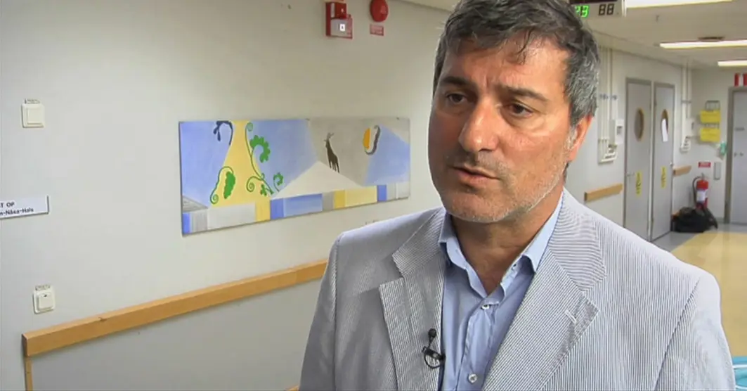 Den tidligere velrenommerte kirurgen Paolo Macchiarini transplanterte syntetiske struper på til sammen åtte pasienter. Den tidligere velrenommerte kirurgen Paolo Macchiarini transplanterte syntetiske struper på til sammen åtte pasienter.