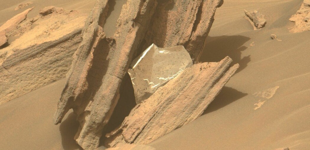 Tar bilde av sitt eget søppel på Mars