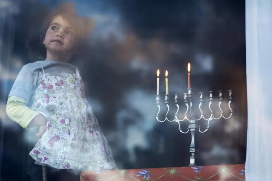 Hanukka er en jødisk lysfest som feires til minne om gjeninnvielsen av tempelet i Jerusalem. Hanukka er en jødisk lysfest som feires til minne om gjeninnvielsen av tempelet i Jerusalem.
