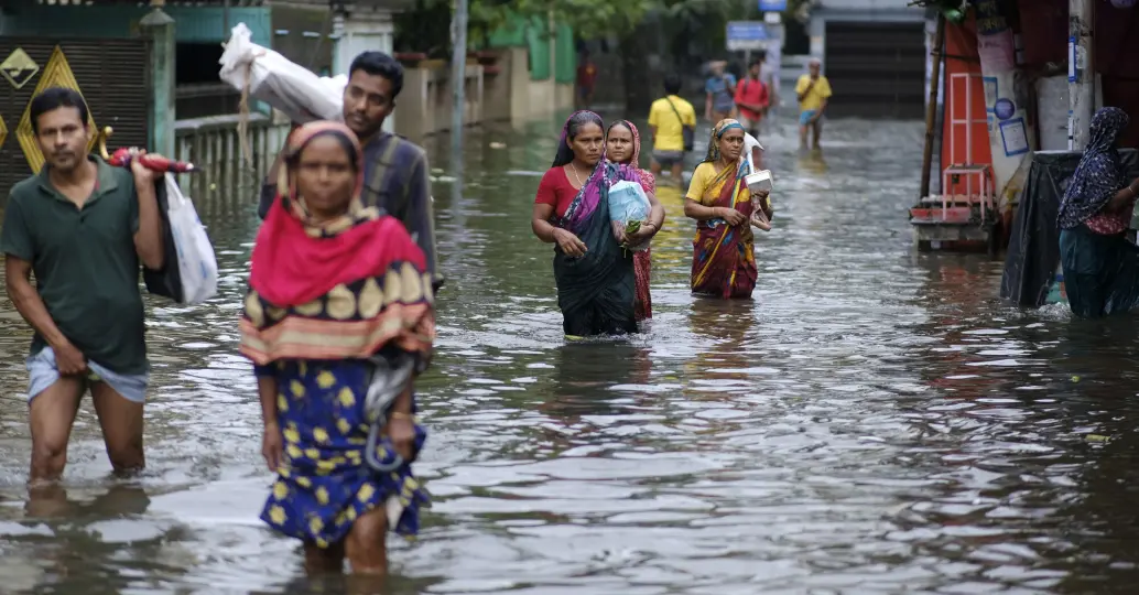 Millioner av mennesker er rammet av flommen i Bangladesh og deler av India og over 100 mennesker har mistet livet. Slik ser gatene i Sylhet nord i Bangladesh ut. Millioner av mennesker er rammet av flommen i Bangladesh og deler av India og over 100 mennesker har mistet livet. Slik ser gatene i Sylhet nord i Bangladesh ut.