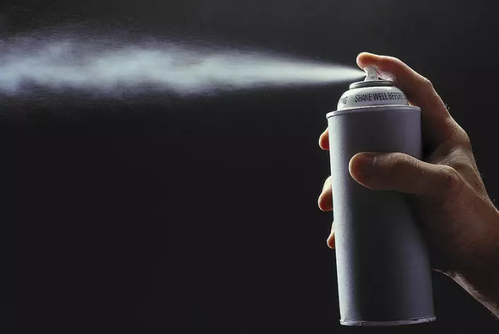 "Sprayen inneholder de to lokale bedøvelsesmidlene lidocaine og prilocaine og skal sprayes på penis fem minutter før samleie. (Illustrasjonsfoto: www.clipart.com)"