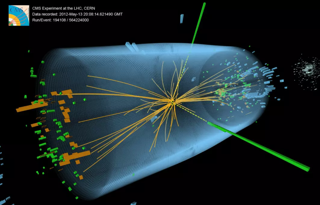 Dette er en framstilling av den første higgspartikkelen som ble funnet med CMS-detektoren i LHC ved CERN, i mai 2012. I midten ser du treffpunktet hvor to partikler krasjer sammen. De ulike strekene og fargeflekkene representerer ulike partikler som spruter ut fra kollisjonspunktet. Mønsteret vitner om at smellet skapte en higgspartikkel.