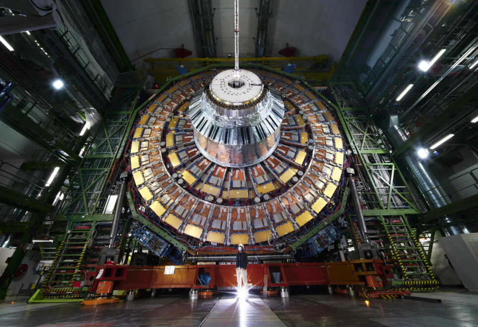 CMS er en av detektorene i partikkelakseleratoren LHC ved CERN. Her er detektoren åpnet for vedlikehold og oppgradering. Når partikkelakseleratoren starter, skal to partikkelstråler med nær lyshastigheten kollidere i midten av detektoren.