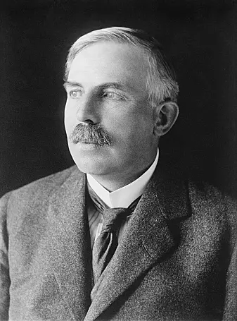 Ernest Rutherford, fotografert en gang på 1920-tallet.