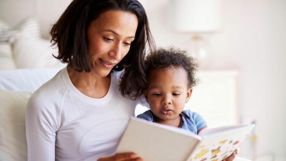 Mer lesing og mindre skjermtid. Det er viktig for hvordan språket til små barn utvikler seg.