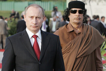 Vladimir Putin og Muammar Gaddafi, avbildet sammen i 2008 (Foto: Kremls pressekontor/Wikimedia Creative Commons) Vladimir Putin og Muammar Gaddafi, avbildet sammen i 2008 (Foto: Kremls pressekontor/Wikimedia Creative Commons)