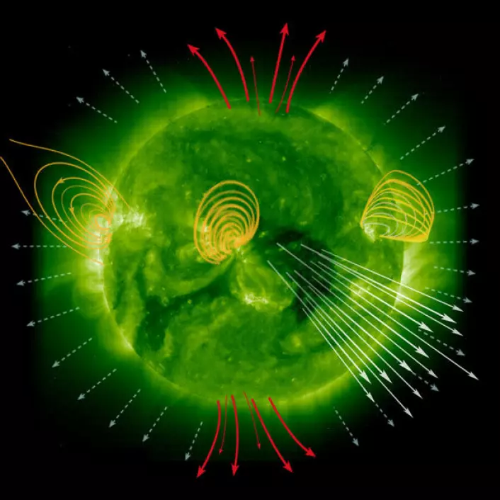 "Sola - Vår livgivende stjerne" viser nye sider ved sola. Dette bildet viser dannelse av solvind. Foto fra boka. (Foto: S. Hill/NASA/ESA)