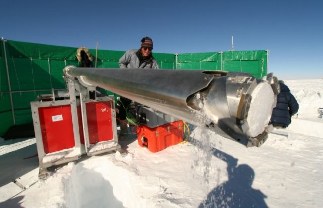 Iskjernene har gitt unik informasjon om is og snø i området hele 350 år tilbake i tid, og utgjør en viktig kunnskap om massebalansen til den antarktiske innlandsisen. (Foto: Stein Tronstad / Norsk Polarinstitutt) Iskjernene har gitt unik informasjon om is og snø i området hele 350 år tilbake i tid, og utgjør en viktig kunnskap om massebalansen til den antarktiske innlandsisen. (Foto: Stein Tronstad / Norsk Polarinstitutt)