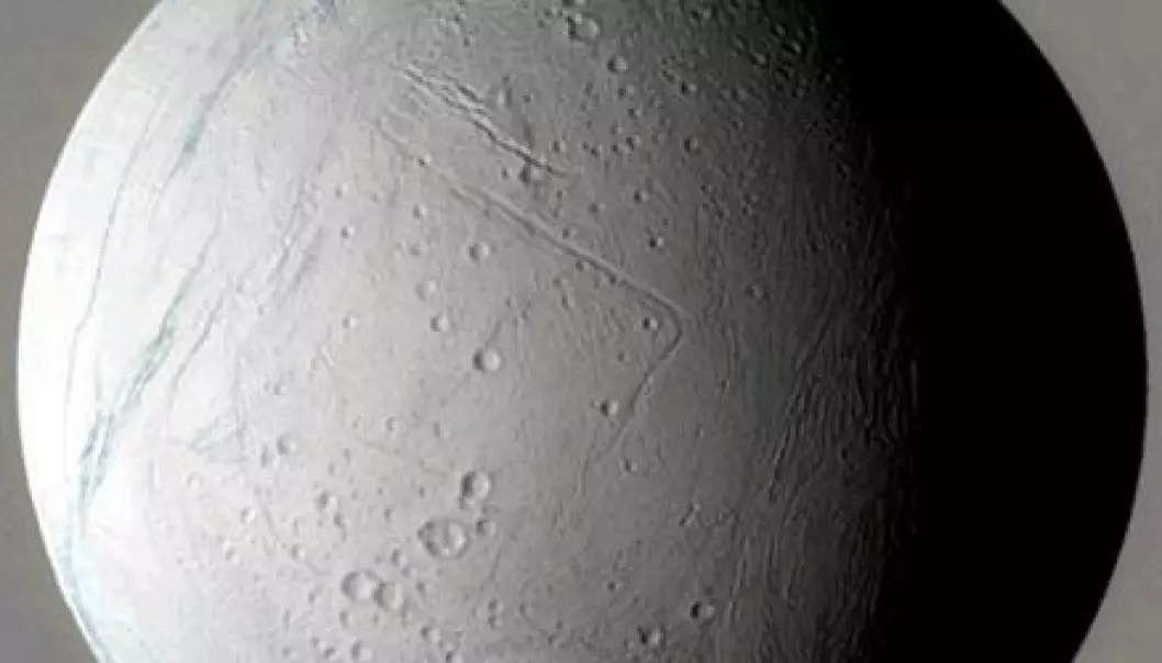 Overraskende atmosfære på Saturn-måne