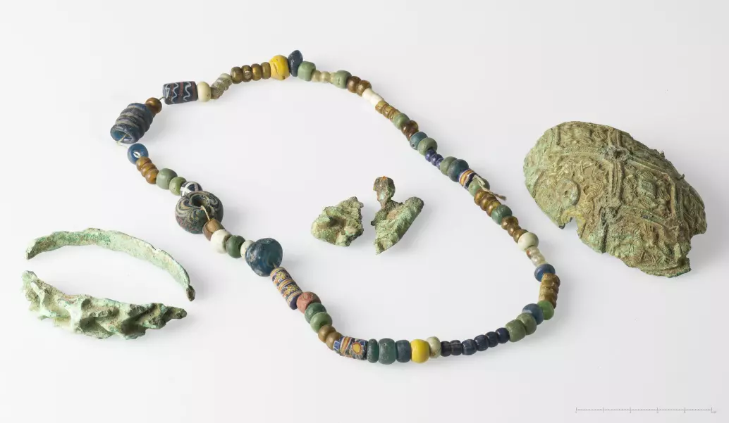 Museum fikk smykker fra grav til høystatus vikingkvinne levert på døren