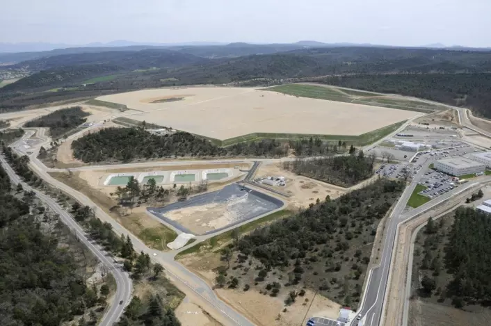 Flyfoto av området der ITER skal bygges, tatt i juni 2010. (Foto: Agence ITER France)