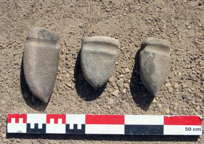 Steinhammere datert til tidlig bronsealder fra saltgruven Duzdagi i Aserbajdsjan. Der mener arkeologene at det har vært hentet ut salt fra fjellet i mer enn 6000 år. (Foto: Catherine Marro, CNRS)