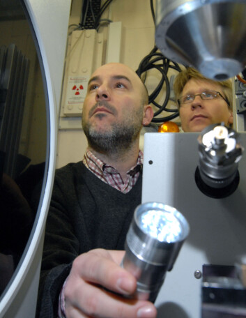IFE-Forskerne Stefano Deledda (t.v.) og Magnus Sørby fra Institutt for energiteknikk har hatt mange opphold ved den sveitsisk-norske strålelinja. (Foto: Atle Abelsen) IFE-Forskerne Stefano Deledda (t.v.) og Magnus Sørby fra Institutt for energiteknikk har hatt mange opphold ved den sveitsisk-norske strålelinja. (Foto: Atle Abelsen)