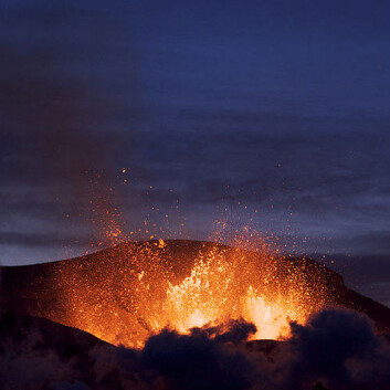 Utbruddet ved Eyjafjallajökull. Bildet er tatt 27 mars 2010. (Foto: Boaworm/Wikimedia Commons se lisens her) Utbruddet ved Eyjafjallajökull. Bildet er tatt 27 mars 2010. (Foto: Boaworm/Wikimedia Commons se lisens her)