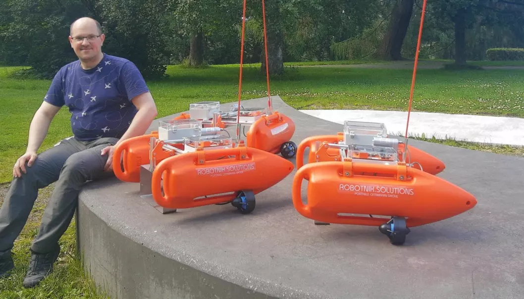 Artur Zolich is a postdoc at NTNU's Department of Engineering Cybernetics. He and collaborators from the Department of Biology have developed a robot water sampler they have called 'Pamela'.
