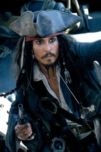 "Johnny Depp har ikke like imponerende skjegg, men det er tydelig at Svartskjegg har vært et forbilde... Her fra filmen Pirates of the Caribbean: Dead Man's Chest. Norgespremiere 14. juli. Foto: Buena Vista International."
