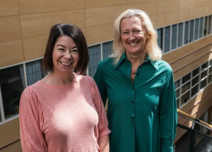 Forsker Oddny Judith Solheim (til venstre) og seksjonsleder Julie Ek Holst-Jæger er gjester i første episode av podkasten «Det virker!». Forsker Oddny Judith Solheim (til venstre) og seksjonsleder Julie Ek Holst-Jæger er gjester i første episode av podkasten «Det virker!».
